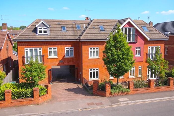 2 Bedroom Flat To Rent In Woking, Surrey, GU21