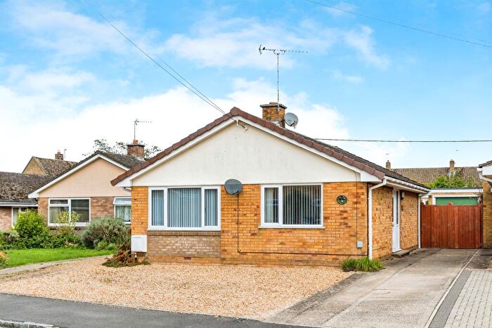3 Bedroom Detached Bungalow For Sale In Manor Road, Ducklington, Witney, OX29