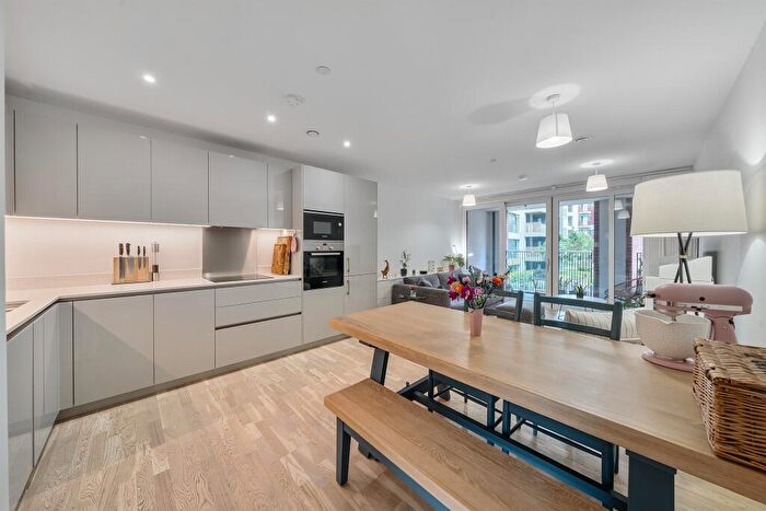 2 Bedroom Apartment For Sale In Heygate Street, London, SE17