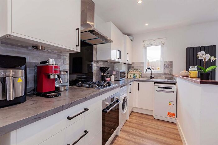 1 Bedroom End Of Terrace House For Sale In Bruce Close, Cippenham, SL1