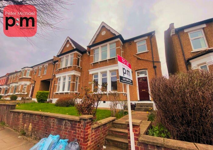 2 Bedroom Apartment To Rent In Brownlow Road, Bounds Green, N11