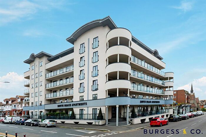 2 Bedroom Flat For Sale In Sea Road, Bexhill-On-Sea, TN40