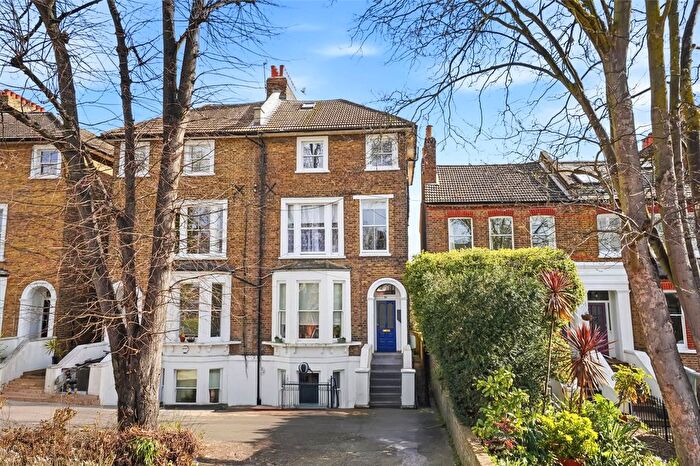 2 Bedroom Flat For Sale In Queens Road, Twickenham, TW1