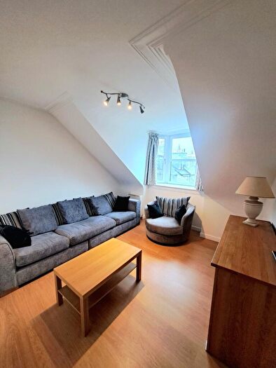 2 Bedroom Flat To Rent In Crown Terrace, Top Floor, City Centre, Aberdeen, AB11