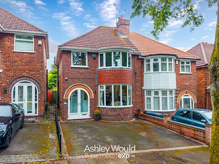 3 Bedroom Semi Detached House For Sale In Grayswood Park Road, Quinton, Birmingham, B32