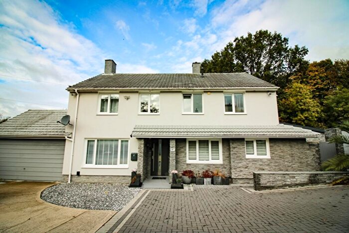 6 Bedroom Semi-Detached House For Sale In Cheriton Avenue, Southampton, Hampshire, SO18