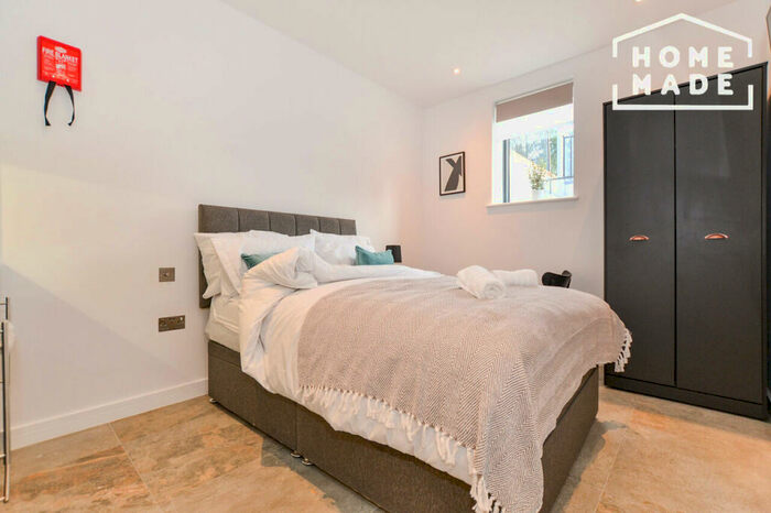 Studio To Rent In Clare Hall Manor, Hertfordshire, EN6