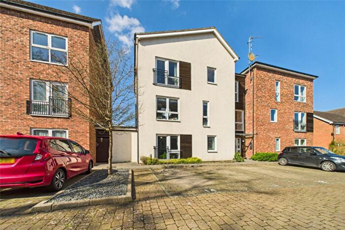 2 Bedroom Apartment To Rent In Austin Way, Bracknell, Berkshire, RG12