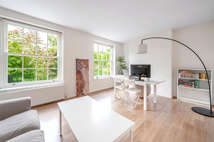 2 Bedroom Flat To Rent In Garlands House, Carlton Hill, St John's Wood, London, NW8