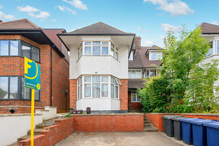 Studio To Rent In Hoop Lane, Golders Green, London, NW11