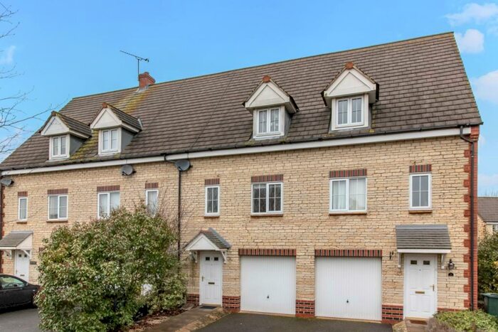 3 Bedroom Town House To Rent In Langford Village, Bicester, OX26