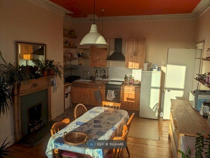 4 Bedroom Flat To Rent In Macdowall Road, Edinburgh, EH9