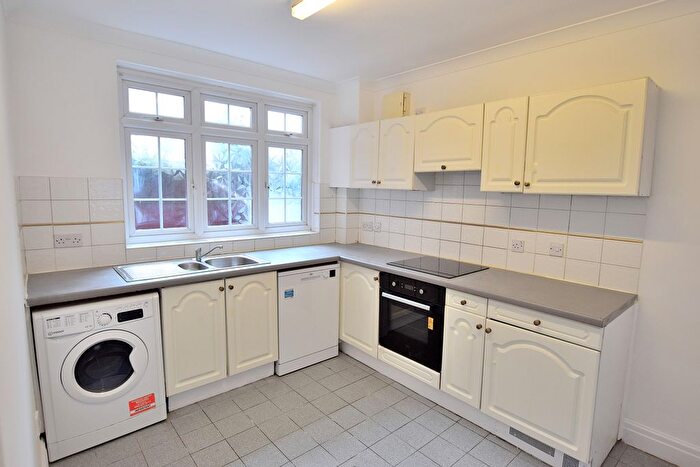 2 Bedroom Flat To Rent In Conway Road, London, N14