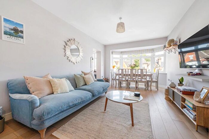 2 Bedroom Flat For Sale In Norwood Road, SE24