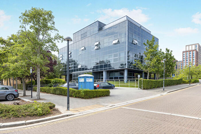 2 Bedroom Flat To Rent In South Row, Milton Keynes, Buckinghamshire, MK9