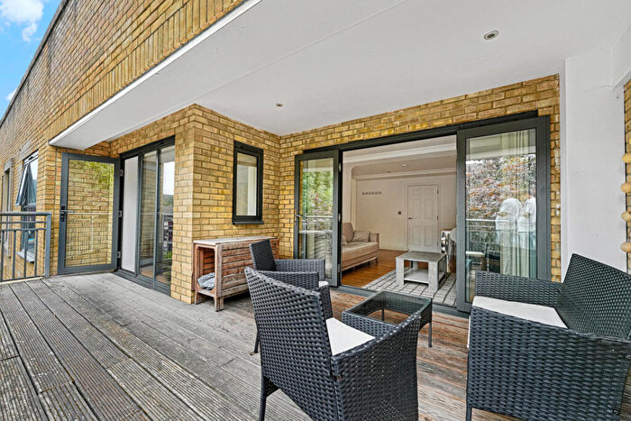 2 Bedroom Flat To Rent In Woodseer Street, Liverpool Street, E1