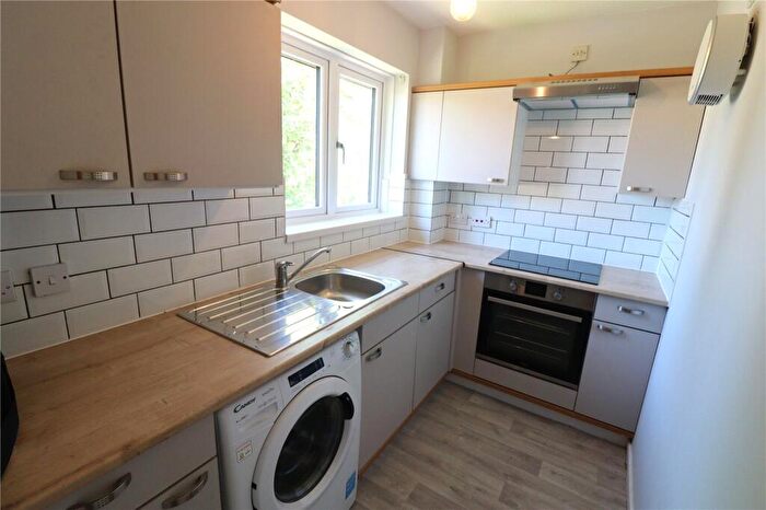 Apartment To Rent In Kingfisher Walk, London, NW9