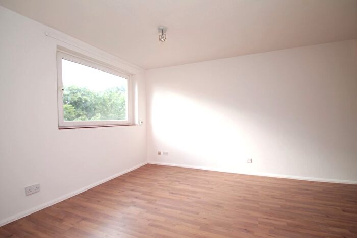 Studio To Rent In Porchester Mead, Beckenham, BR3