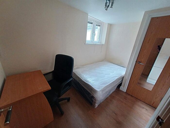 2 Bedroom Flat To Rent In Colum Road, Cathays, Cardiff, CF10