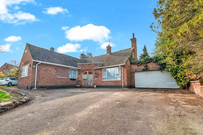 4 Bedroom Bungalow For Sale In Birstall Road, Birstall, Leicester, LE4