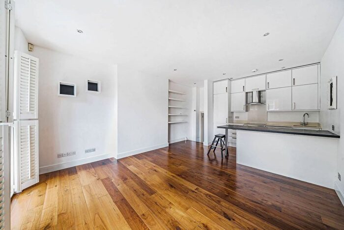 2 Bedroom Flat To Rent In Minster Road, West Hampstead, London, NW2