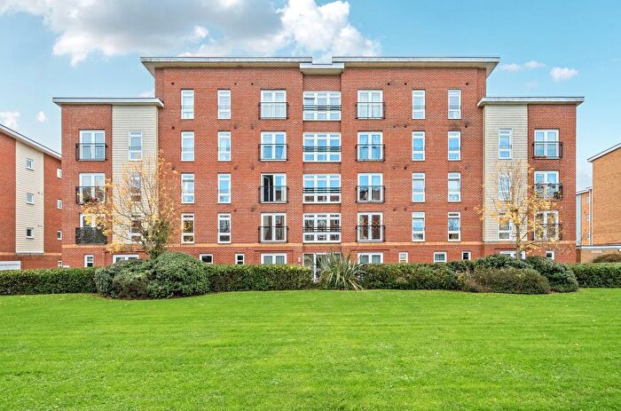 2 Bedroom Flat To Rent In Little Hackets, Leigh Park, Havant, Hants, PO9