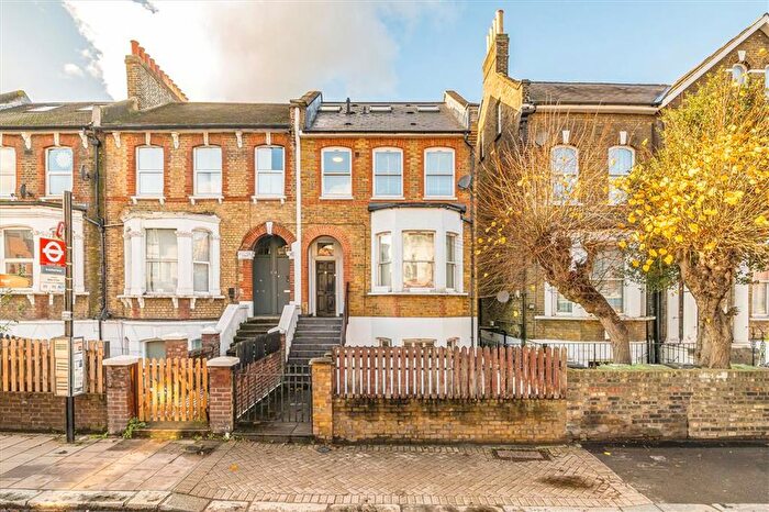 2 Bedroom Flat For Sale In Brockley Road, Brockley, SE4