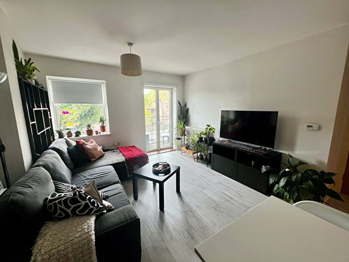 2 Bedroom Flat To Rent In Holford Way, London, SW15