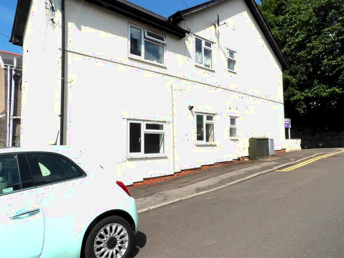 2 Bedroom Flat To Rent In Pant Yr Heol, Neath, SA11