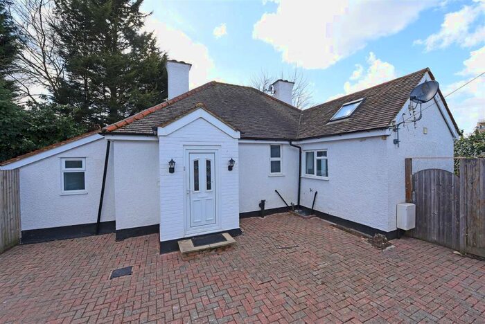 3 Bedroom Bungalow To Rent In Station Road, Addlestone, KT15