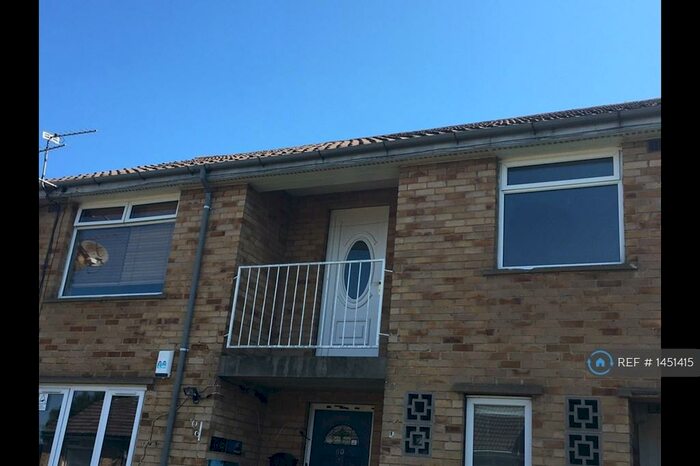 2 Bedroom Flat To Rent In Stubbing Way, Shipley, BD18