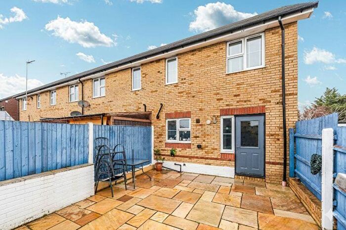 3 Bedroom End Of Terrace House For Sale In Chloe Gardens, Parkstone, BH12