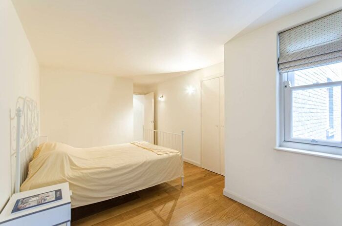 1 Bedroom Flat To Rent In Earls Court Square, Earls Court, London, SW5