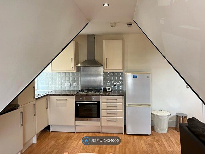 2 Bedroom Semi-Detached House To Rent In London, London, SE21