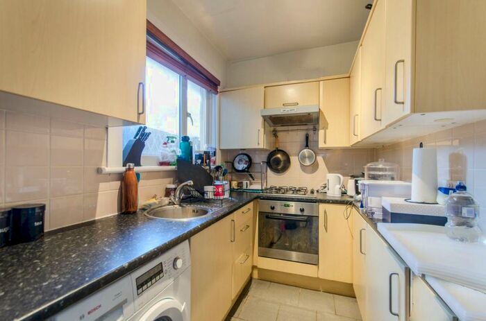 2 Bedroom Flat To Rent In Brighton Road, South Croydon, CR2