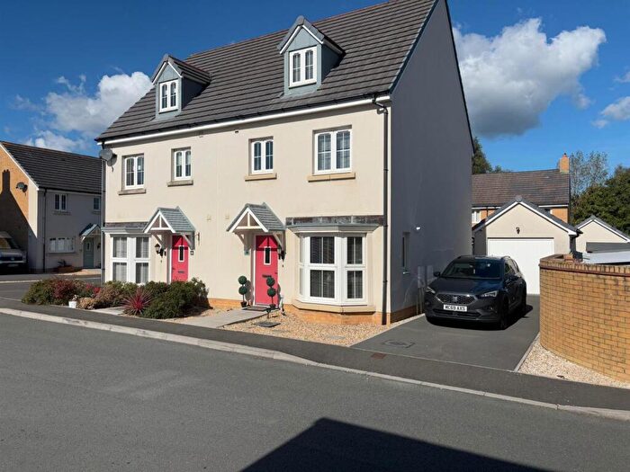 4 Bedroom Town House For Sale In Rhes Brickyard Row, Llanelli, SA15
