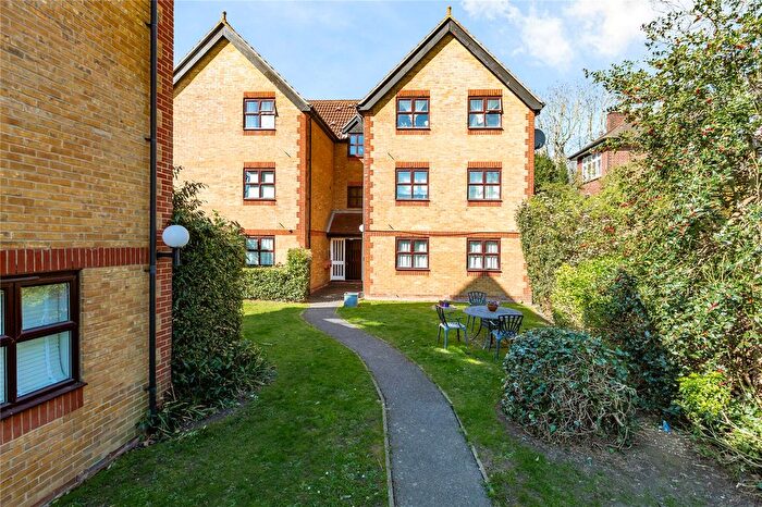 2 Bedroom Flat For Sale In Gilbert Road, Romford, RM1