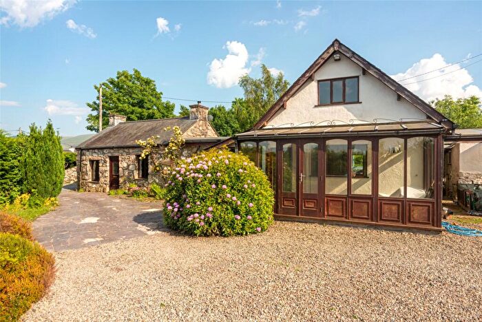 2 Bedroom Detached House For Sale In Llanrug, Caernarfon, Gwynedd, LL55