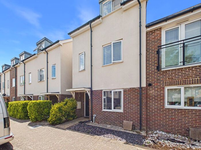 4 Bedroom End Of Terrace House For Sale In Rainbow Square, Shoreham By Sea, BN43