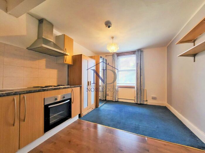 1 Bedroom Studio To Rent In Montague Road, Hounslow, TW3