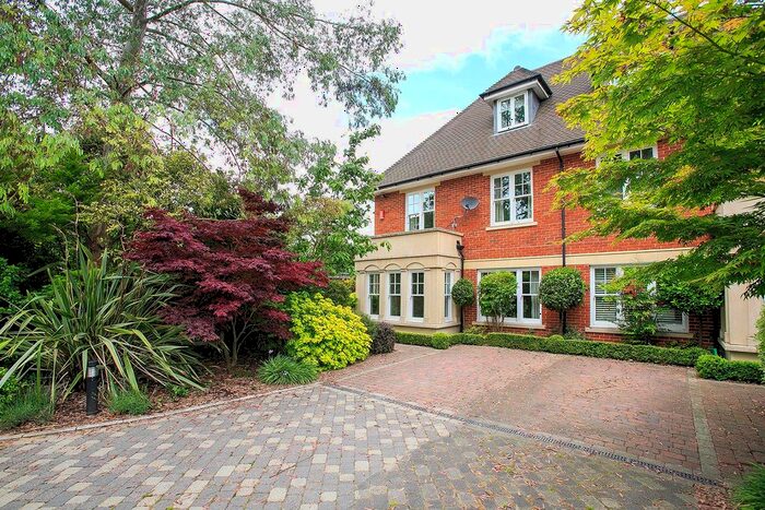 5 Bedroom Detached House To Rent In Laubin Close, St. Margarets, TW1