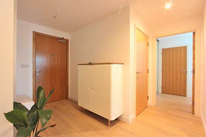 2 Bedroom Flat To Rent In Residence Tower, Woodberry Grove, London, N4