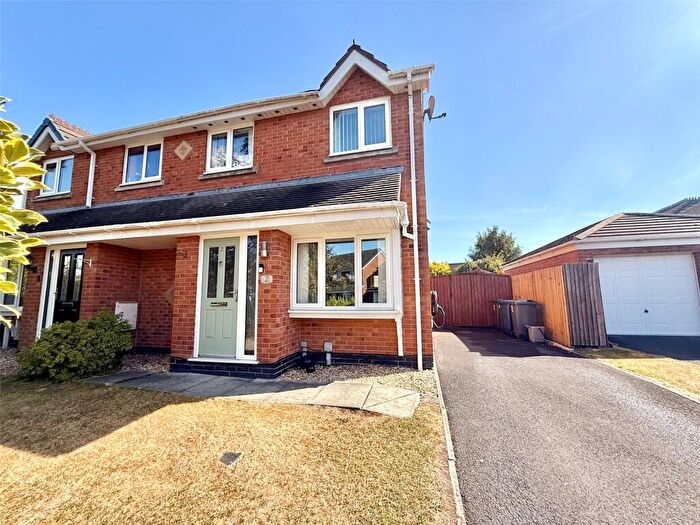 3 Bedroom Semi-Detached House For Sale In Foxglove Close, Hesketh Bank, Preston, PR4