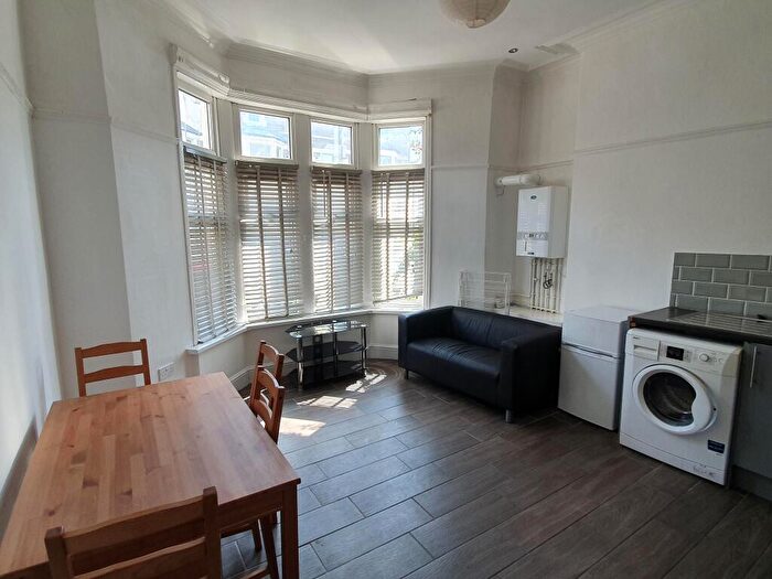 1 Bedroom Flat To Rent In Claude Road, Cardiff, CF24