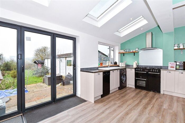 3 Bedroom Semi-Detached House For Sale In Tonbridge Road, Teston, Maidstone, Kent, ME18