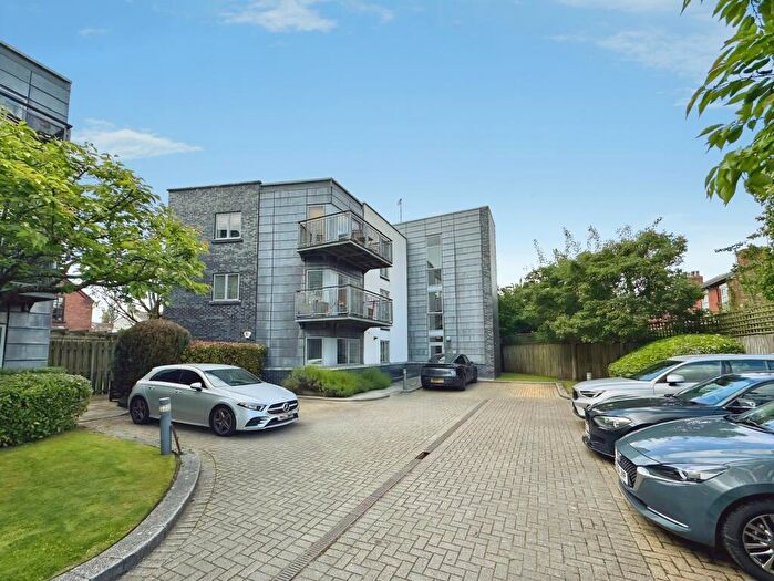 2 Bedroom Flat For Sale In Barlow Moor Road, Chorlton, Manchester, M21