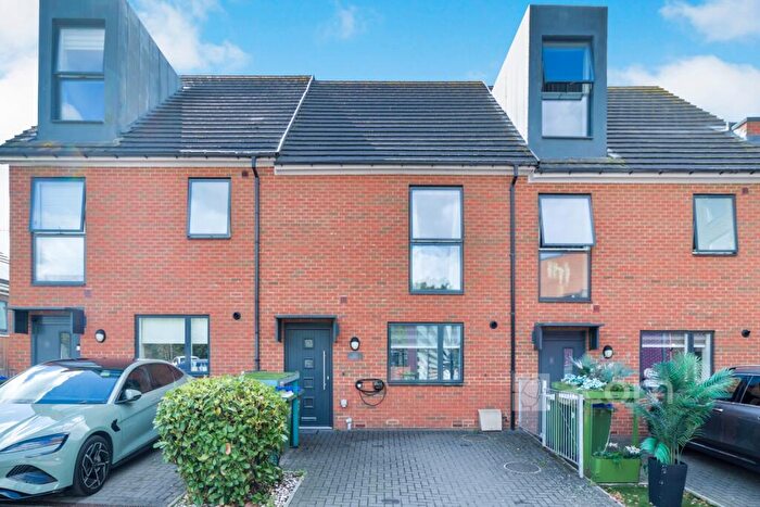 3 Bedroom Town House To Rent In Dell View Road Erith, DA8