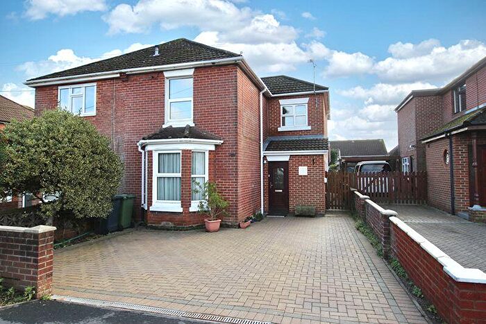 3 Bedroom Semi Detached House For Sale In Upper Northam Road, Hedge End, SO30
