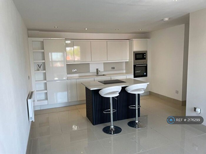 2 Bedroom Flat To Rent In The Woodlands On Stamford, Ashton-Under-Lyne, OL6