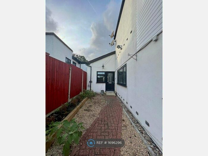 2 Bedroom Flat To Rent In Southbourne Grove, Westcliff-On-Sea, SS0